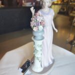 ÇİÇEKÇİ KIZ PORSELEN BİBLO